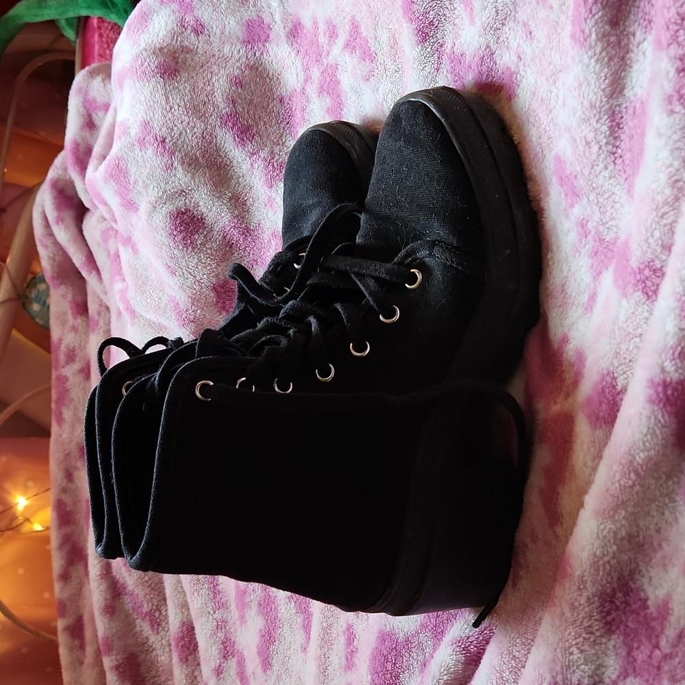Forever 21  Women's combat style boot